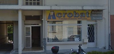 avant : ancienne vitrine à rénover à Toulouse