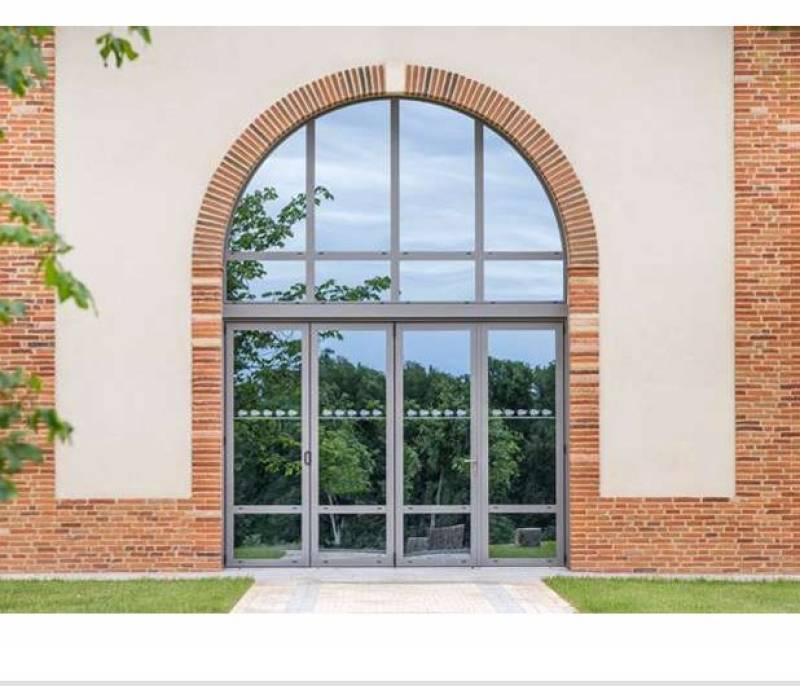 Porte fenêtre cintrée en Menuiserie Aluminium gris clair 