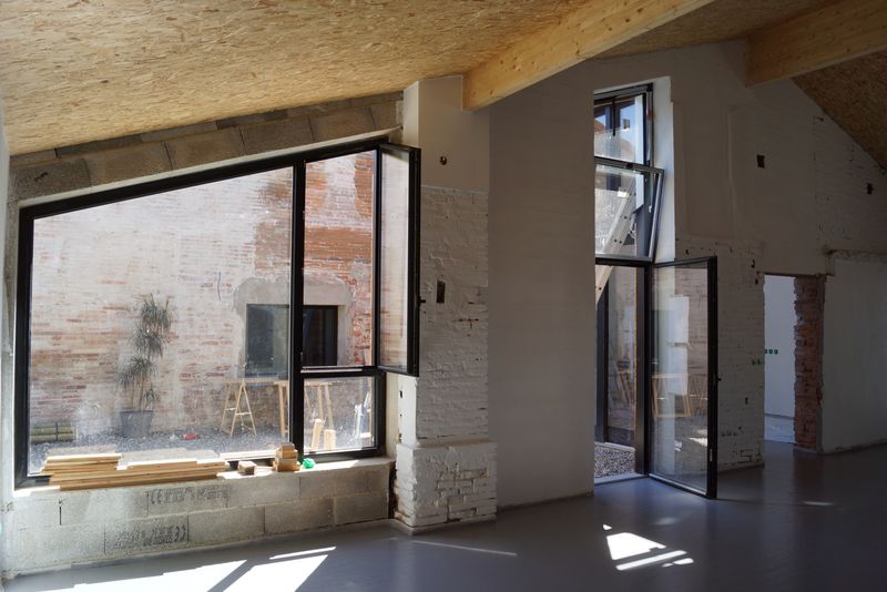 remplacement d'une porte d'entrée maison ancienne en rénovation à Pechbonnieu