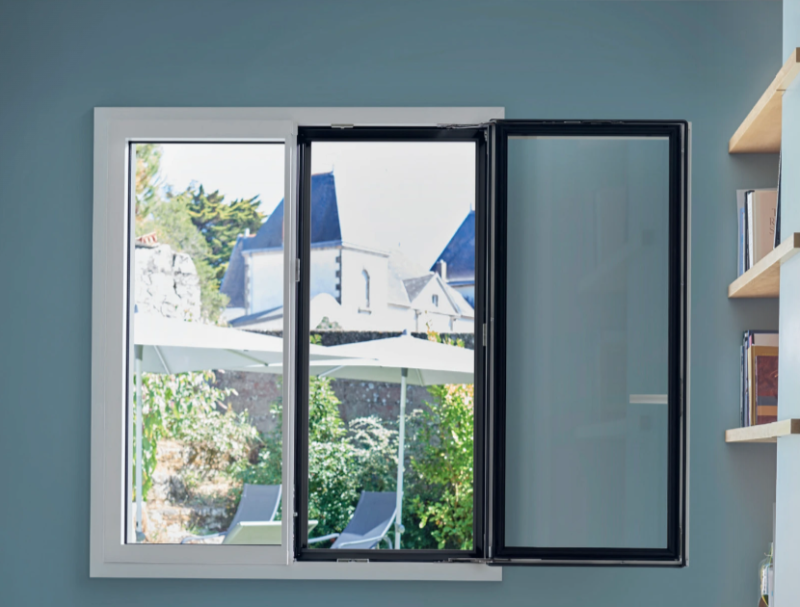 Fenêtre aluminium à ouvrant caché offrant 15 % de lumière supplémentaire