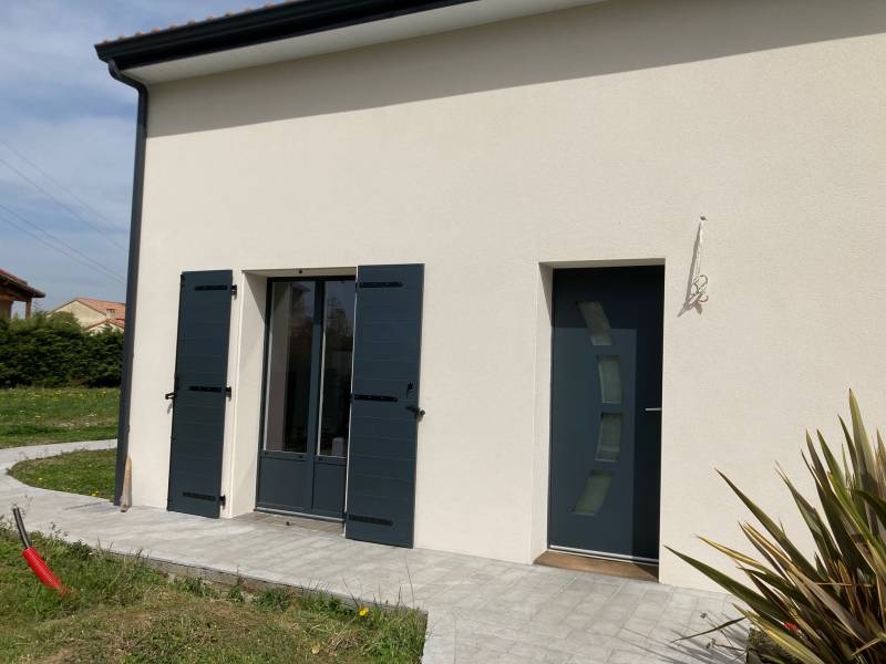 Volets battants en Aluminium Corrèzes fermeture RAL 7016