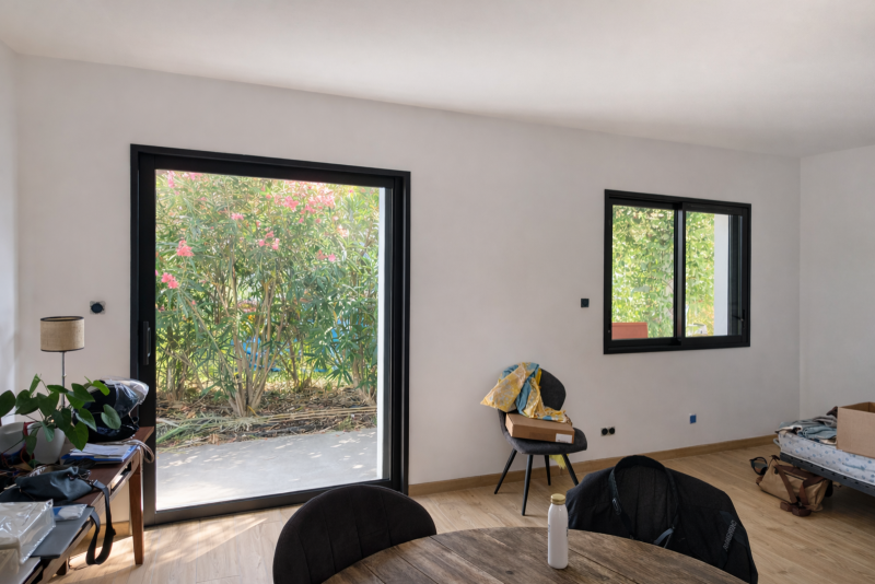 Pose de  fenêtres aluminium K•LINE double vitrage haute performance thermique 2 vantaux à Toulouse centre-ville