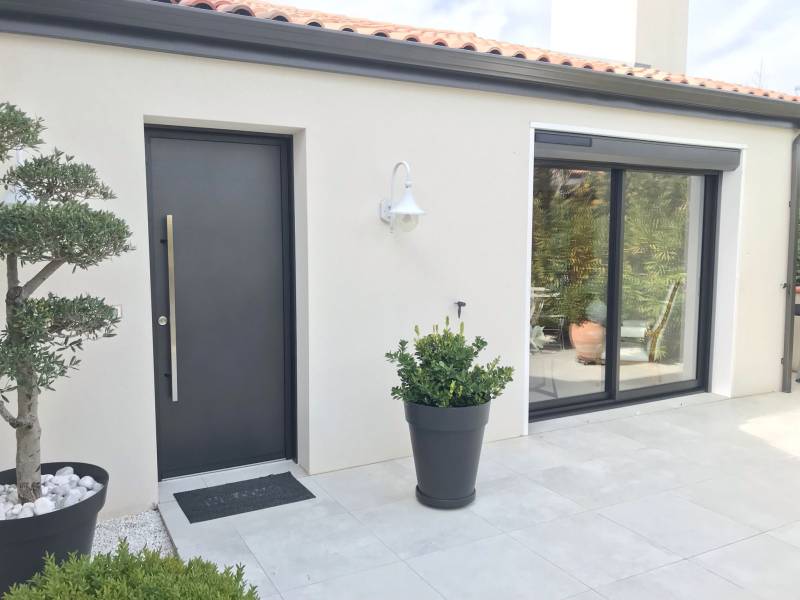 Baie vitrée aluminium K-Line RAL 7016 coulissante rénovation Saint-Jean Toulouse